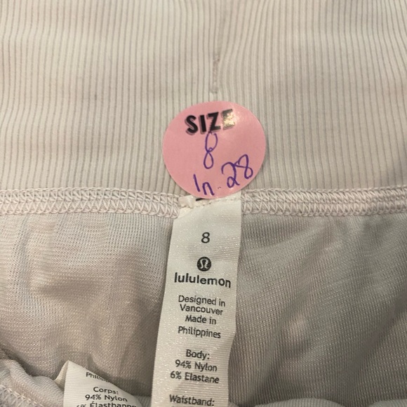 Lululemon pants size 8 - Picture 2 of 4